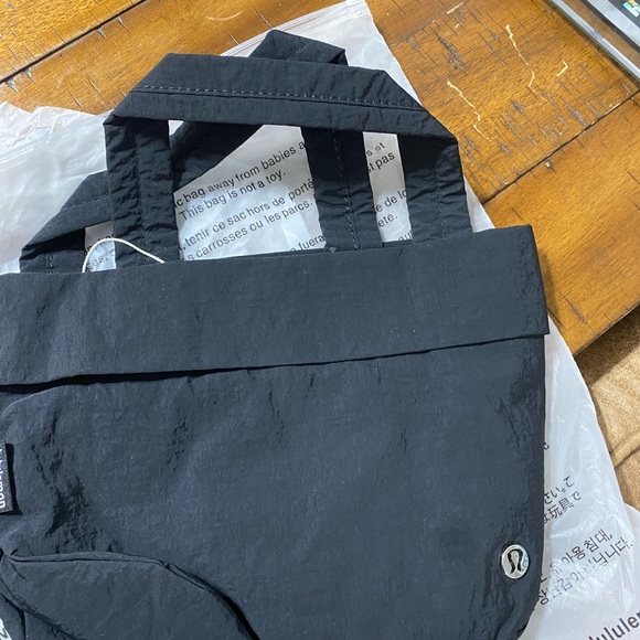 lululemon athletica Handbags - Lululemon